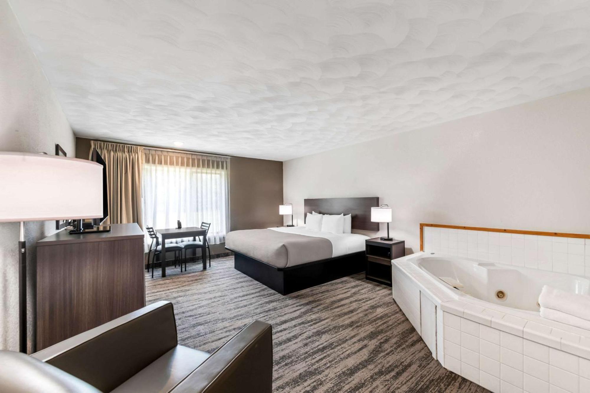 Quality Inn & Suites Munising Wetmore ภายนอก รูปภาพ