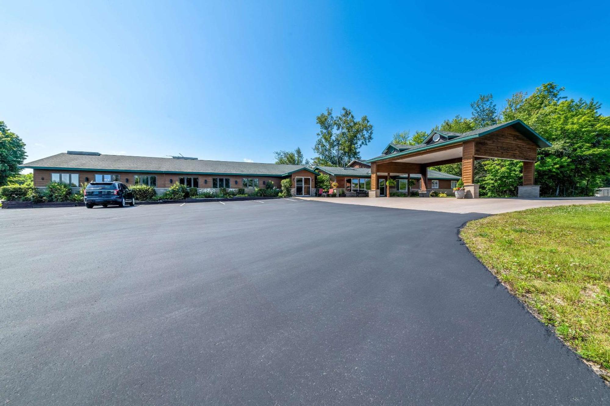 Quality Inn & Suites Munising Wetmore ภายนอก รูปภาพ