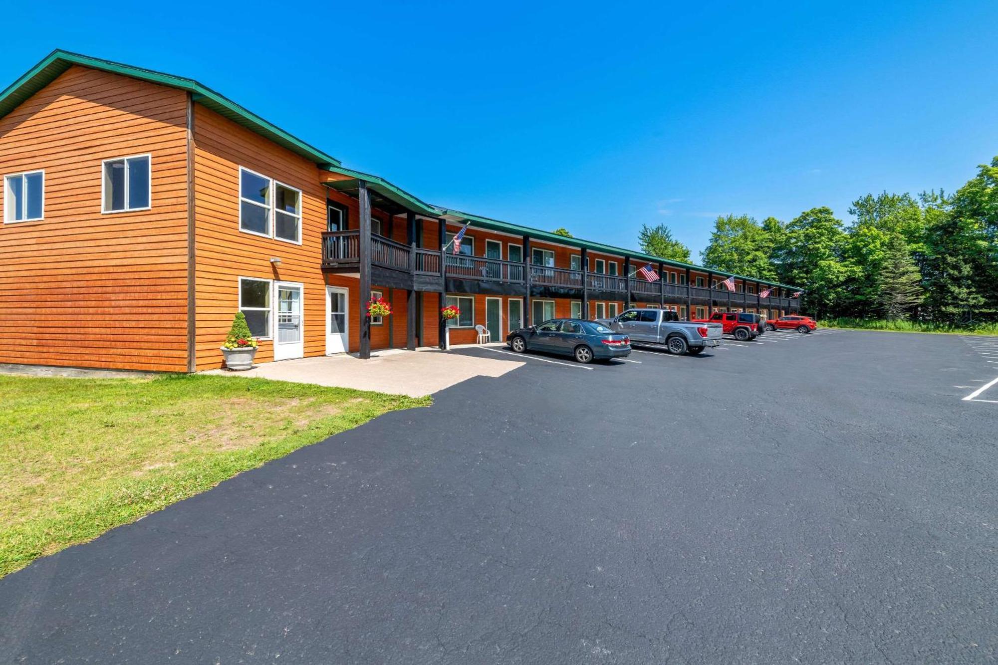 Quality Inn & Suites Munising Wetmore ภายนอก รูปภาพ