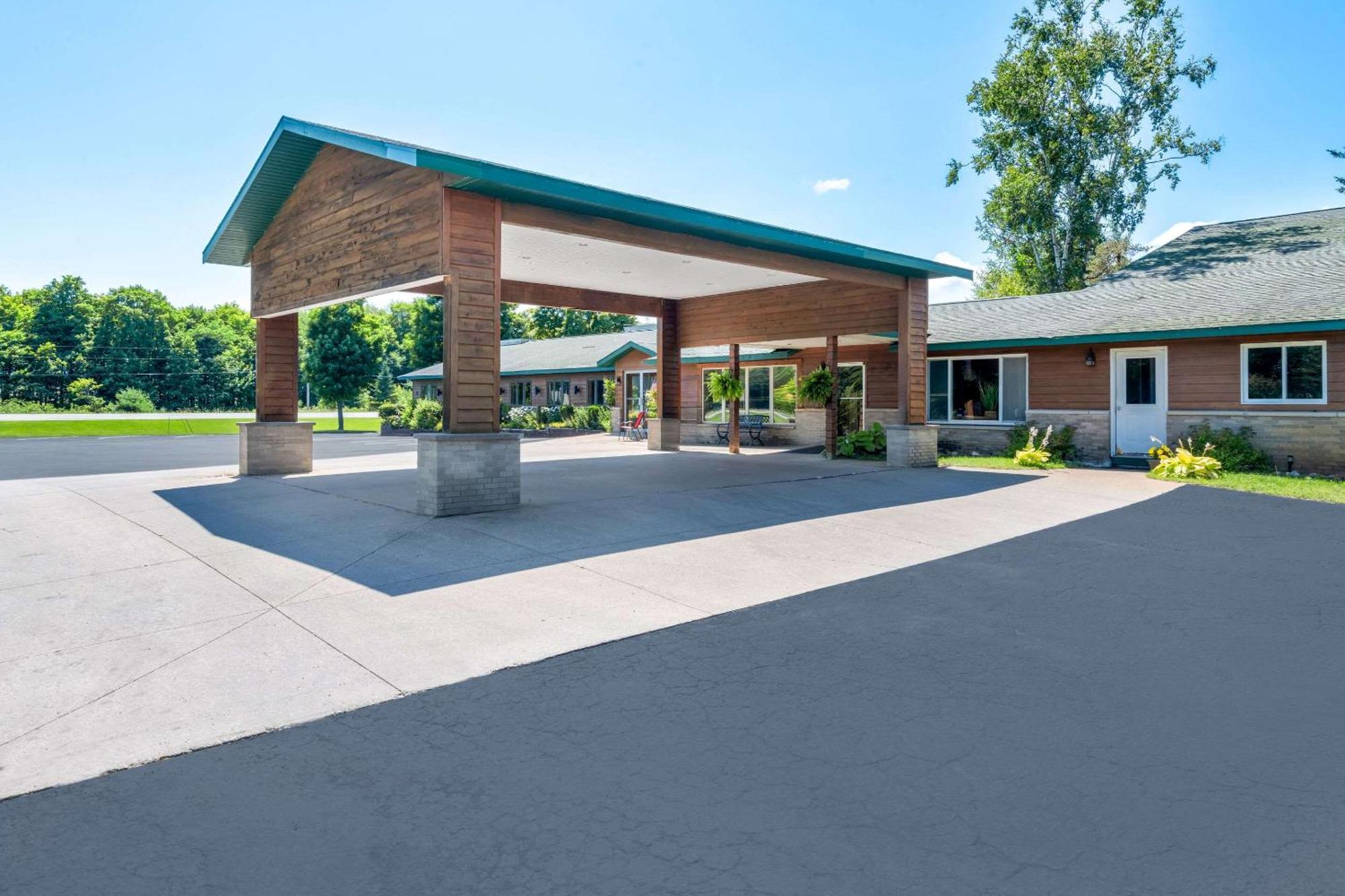 Quality Inn & Suites Munising Wetmore ภายนอก รูปภาพ